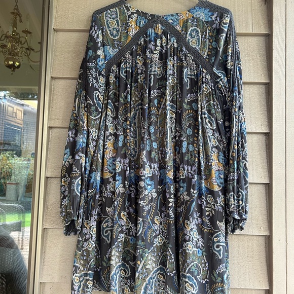 Free People mini dress or Tunic style 33” length. Paisley knit trim lace up neck - Picture 10 of 10